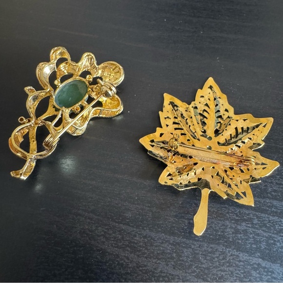 Set of 2 💛 Vintage Gold Tone Nature-Inspired Brooch Set with Green Jade Stones - Picture 7 of 16